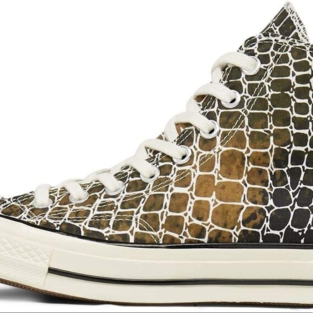 Animal print Converse